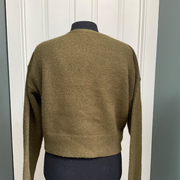 Oak + Fort Cropped Fuzzy V-Neck Cardigan Mossy Green Size Small - Picture 2 of 6